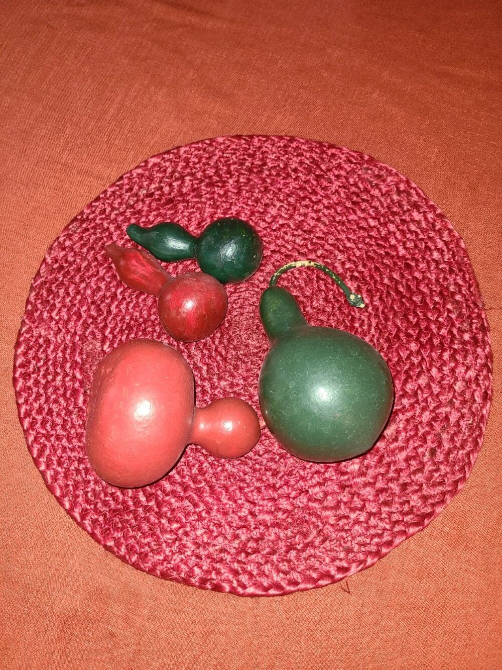 VTG Set of 4 Gourds 2 Green 2 Red Rattle Gourds 4.5" to 6"